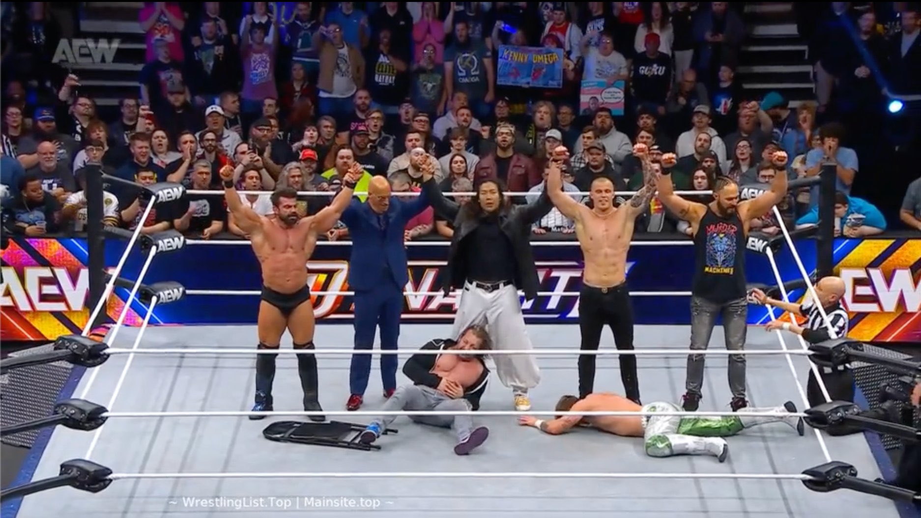 AEW: Omega e Ospreay in inferiorità numerica subiscono un pesante attacco dalla Don Callis Family