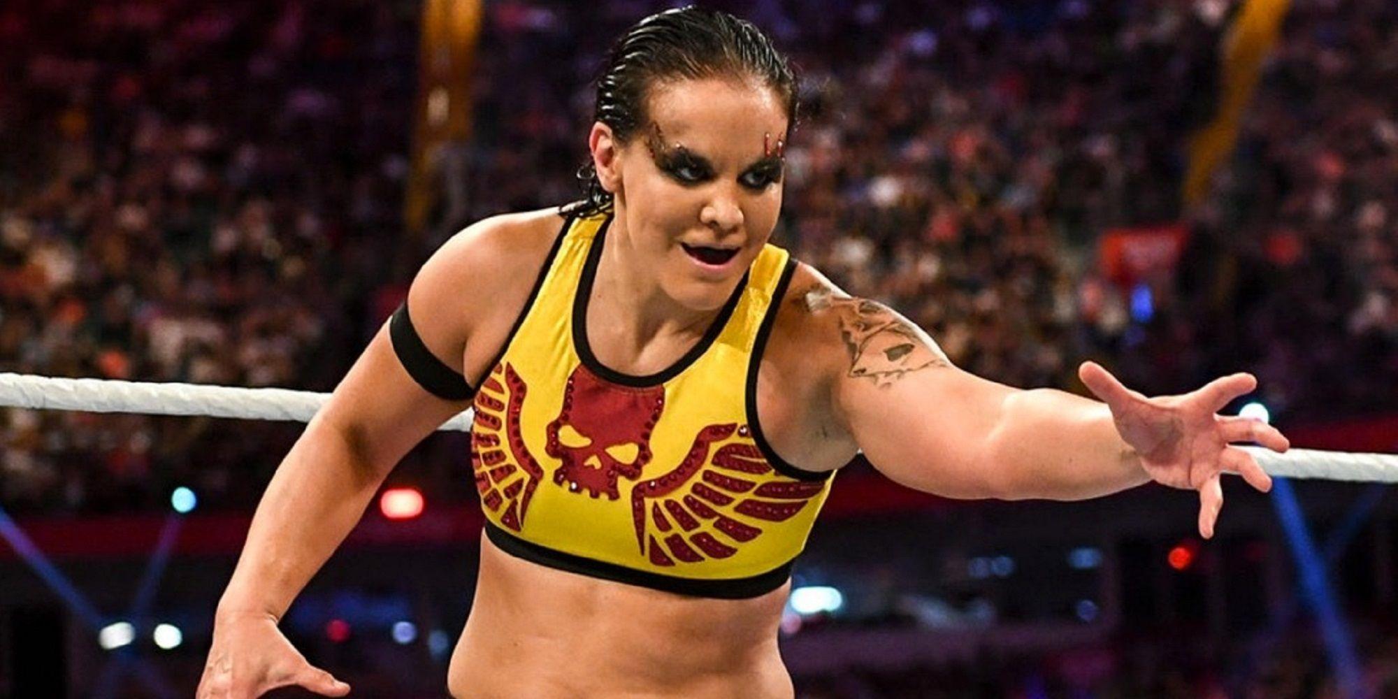 WWE: Shayna Baszler zittisce un fan che la chiama “jobber” in uno scambio epico su X